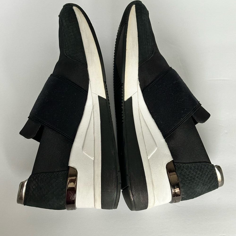 MICHAEL MICHAEL KORS
Felix Canvas and Snake-Embossed Nubuck Trainer 7.5 EUC - Picture 9 of 12